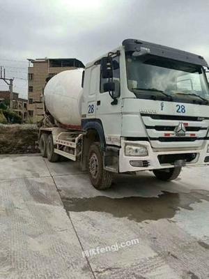 二手混泥土攪拌罐車與散裝粉車低價(jià)處理，機(jī)會(huì)難得