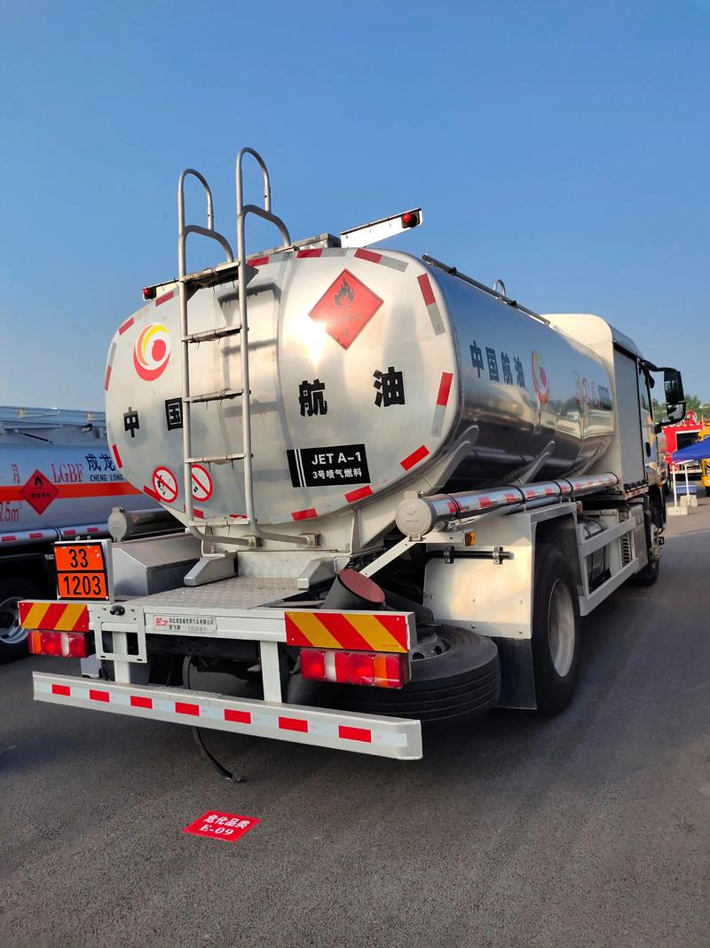 汕德卡單橋民航專用飛機(jī)罐式加油車 高效、安全、智能的航空燃油保障新標(biāo)桿