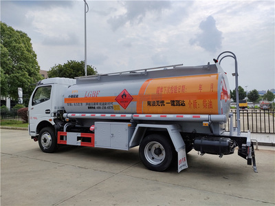 小盟配送國六東風8.5方加油車 高效與品質兼備的現車批發利器
